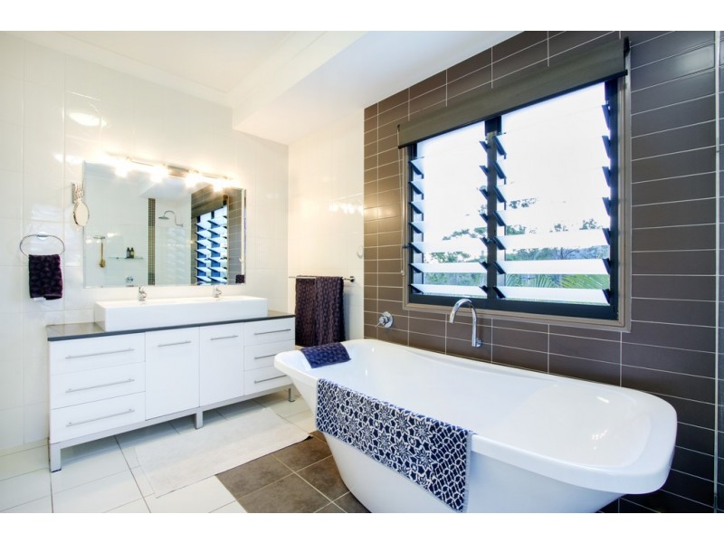 16 Wills Court, Cannonvale QLD 4802