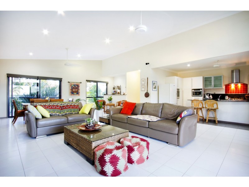 16 Wills Court, Cannonvale QLD 4802