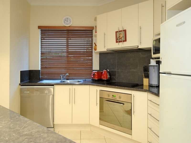 4 / 6 Salmon Street, Cannonvale QLD 4802