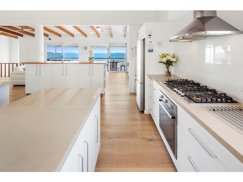 14 Kara Crescent, Airlie Beach QLD 4802