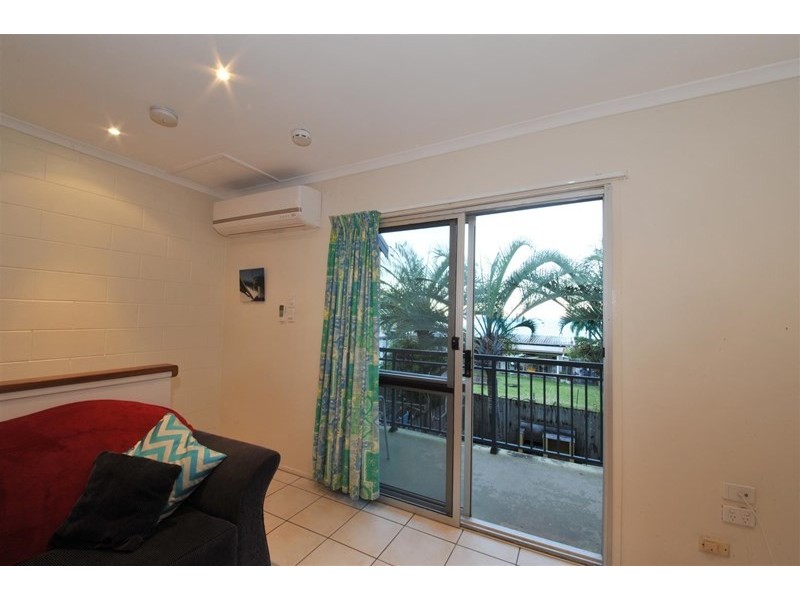4/1 Pleasant Drive, Cannonvale QLD 4802