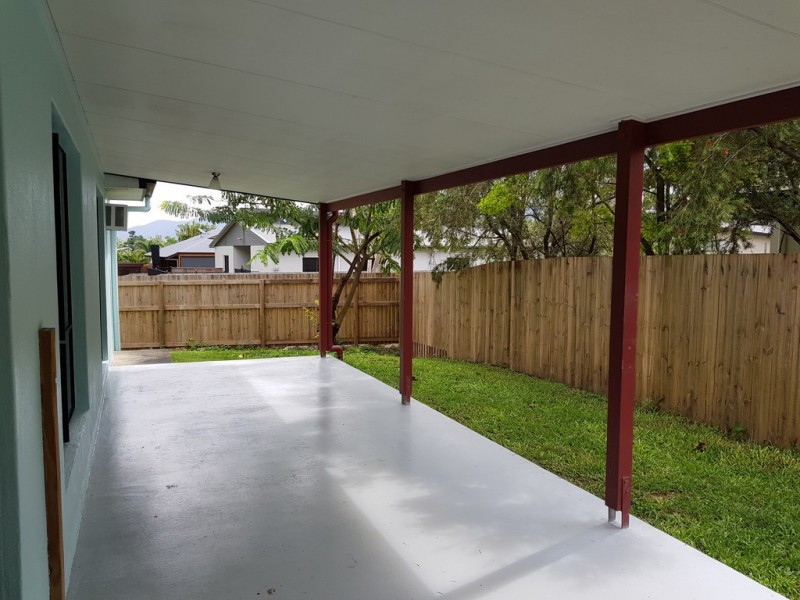 2/82 Country Road, Cannonvale QLD 4802