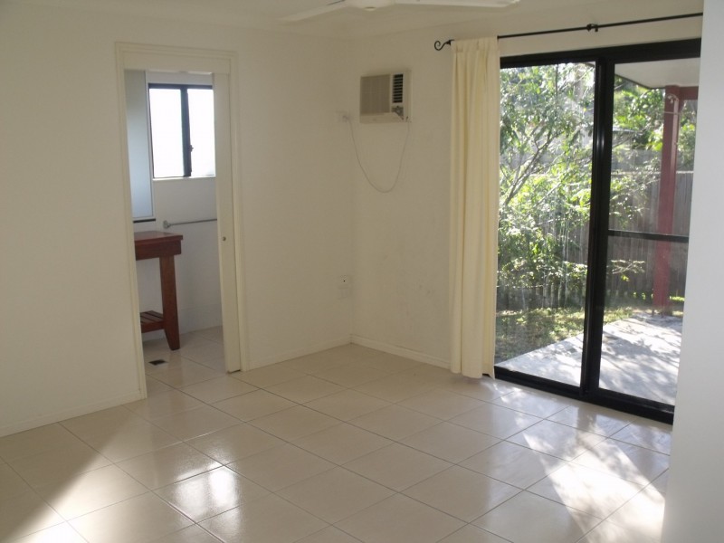 2/82 Country Road, Cannonvale QLD 4802