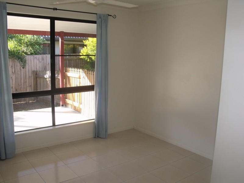 2/82 Country Road, Cannonvale QLD 4802