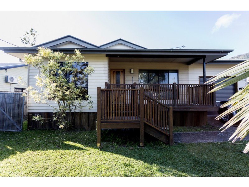 122 Shute Harbour Road, Cannonvale QLD 4802