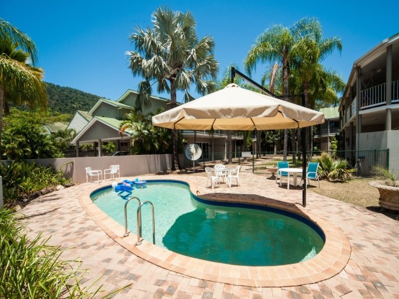 2c/10 Island Drive, Cannonvale QLD 4802