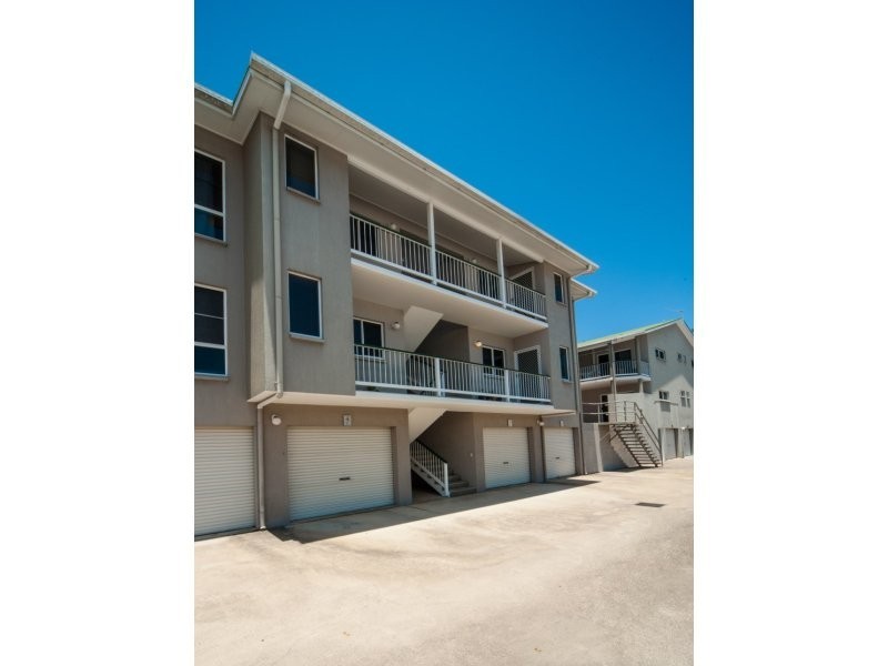 2c/10 Island Drive, Cannonvale QLD 4802