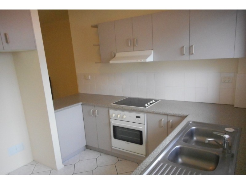 2c/10 Island Drive, Cannonvale QLD 4802