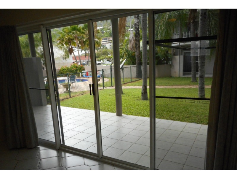 2c/10 Island Drive, Cannonvale QLD 4802