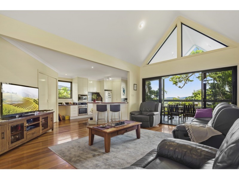6 Panoramic Court, Cannonvale QLD 4802