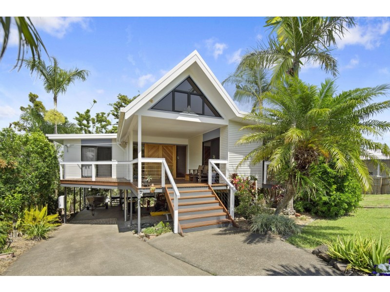 6 Panoramic Court, Cannonvale QLD 4802