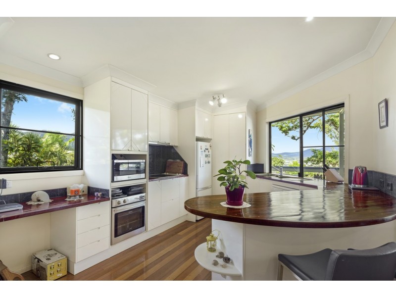 6 Panoramic Court, Cannonvale QLD 4802