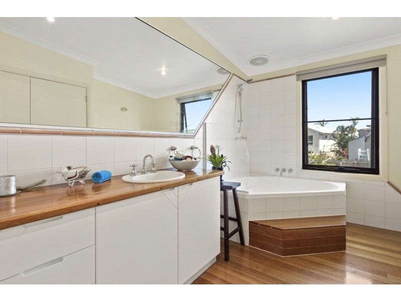 6 Panoramic Court, Cannonvale QLD 4802