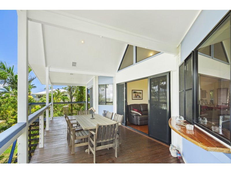 6 Panoramic Court, Cannonvale QLD 4802