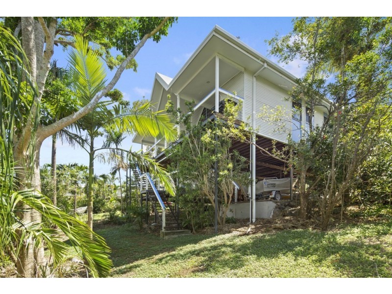 6 Panoramic Court, Cannonvale QLD 4802