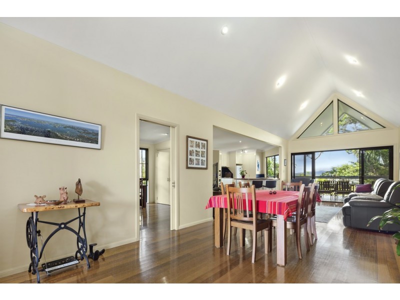 6 Panoramic Court, Cannonvale QLD 4802