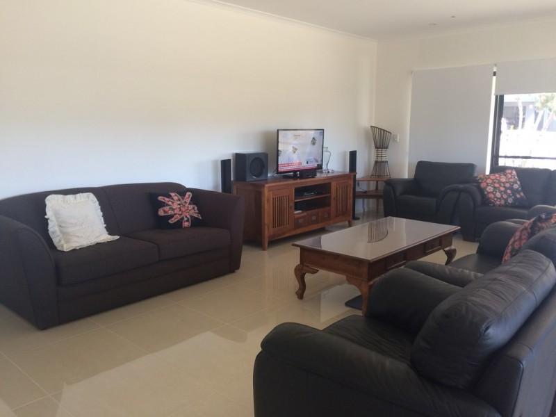 7 Parker Road, Cannonvale QLD 4802