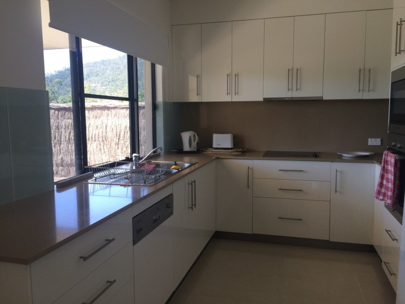 7 Parker Road, Cannonvale QLD 4802