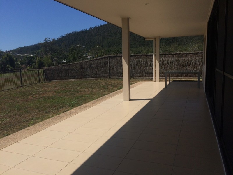 7 Parker Road, Cannonvale QLD 4802