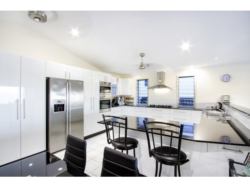 14 Nara Avenue, Airlie Beach QLD 4802