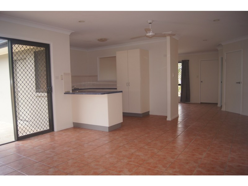 9 Shelley Close, Cannonvale QLD 4802