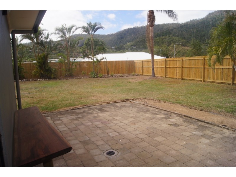 9 Shelley Close, Cannonvale QLD 4802