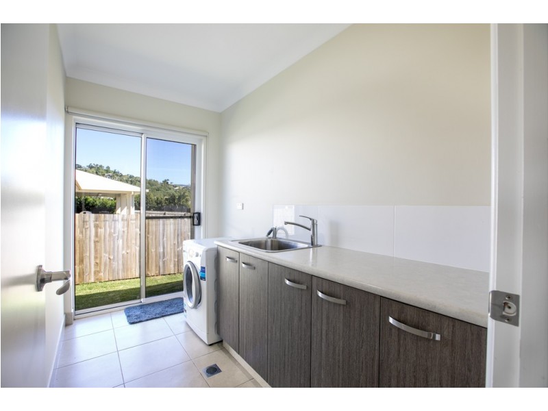 11 Endeavour Circuit, Cannonvale QLD 4802