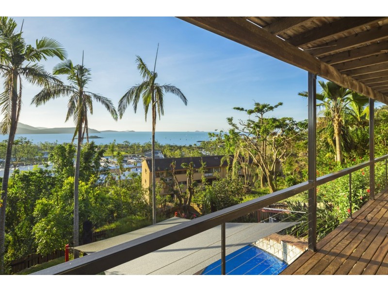 7 Woodwark Crescent, Cannonvale QLD 4802