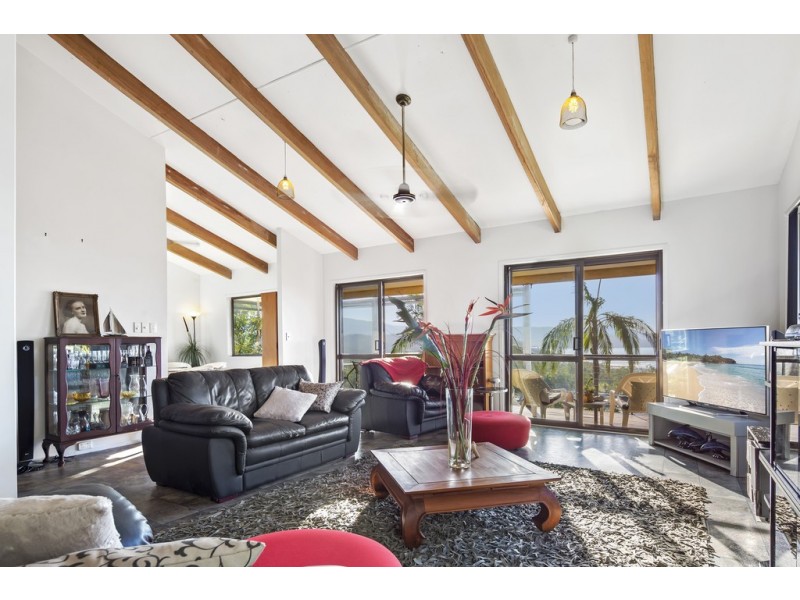 7 Woodwark Crescent, Cannonvale QLD 4802