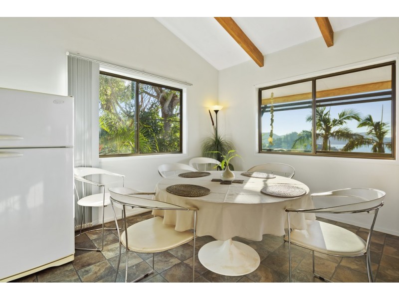 7 Woodwark Crescent, Cannonvale QLD 4802