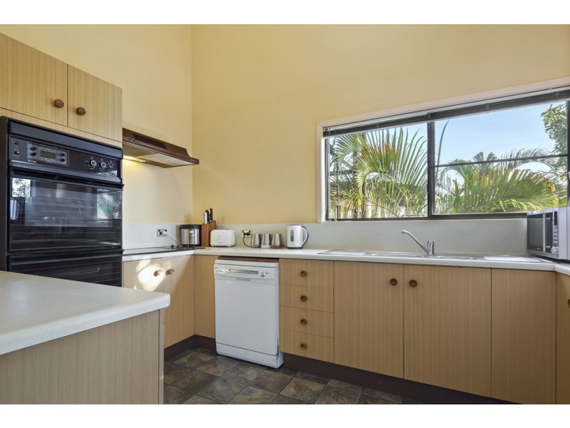 7 Woodwark Crescent, Cannonvale QLD 4802