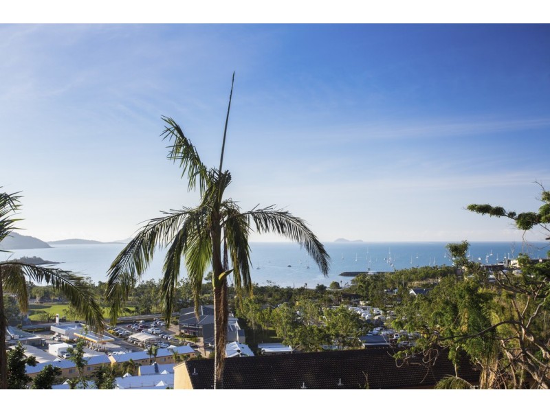 7 Woodwark Crescent, Cannonvale QLD 4802