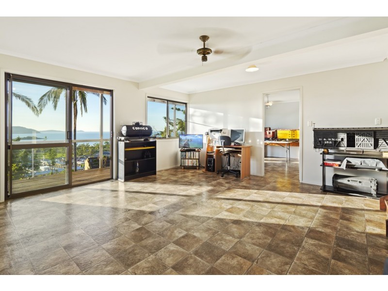 7 Woodwark Crescent, Cannonvale QLD 4802