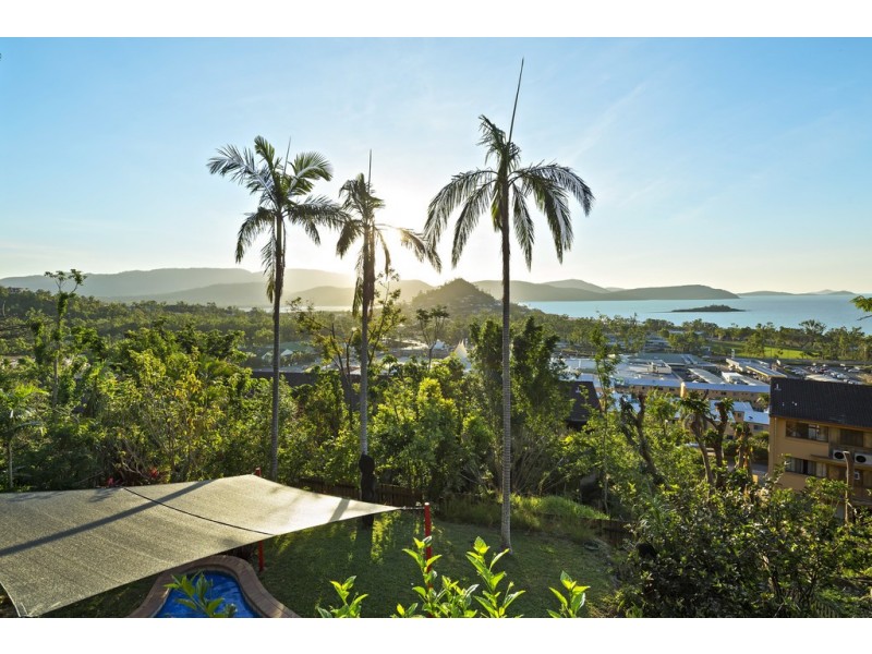 7 Woodwark Crescent, Cannonvale QLD 4802