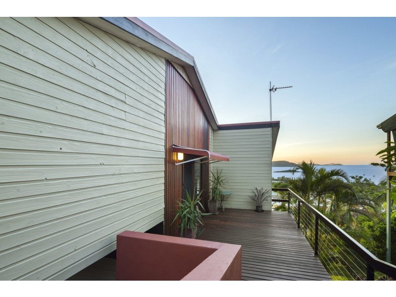 7 Woodwark Crescent, Cannonvale QLD 4802