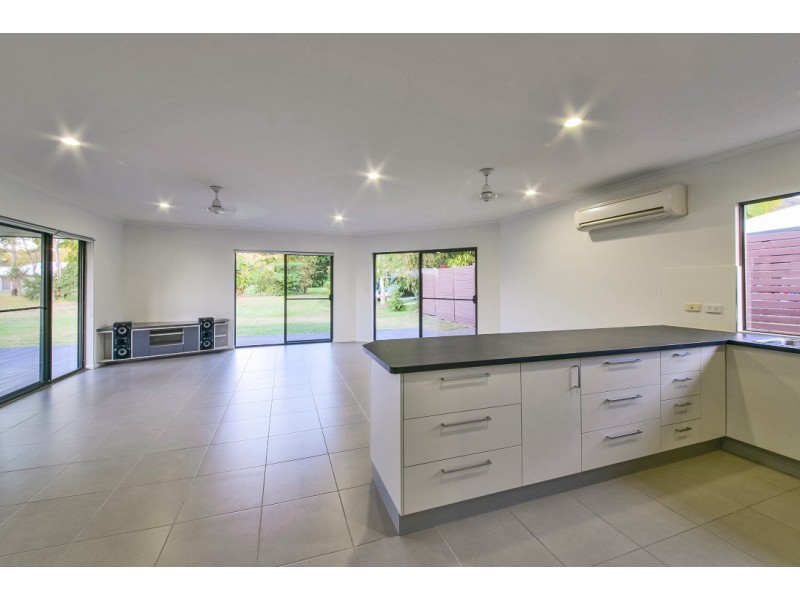 4 Waite Creek Court, Cannonvale QLD 4802