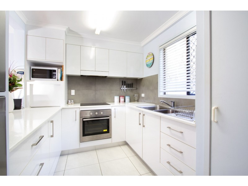 8 Duell Road, Cannonvale QLD 4802