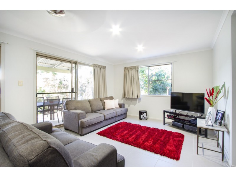 8 Duell Road, Cannonvale QLD 4802
