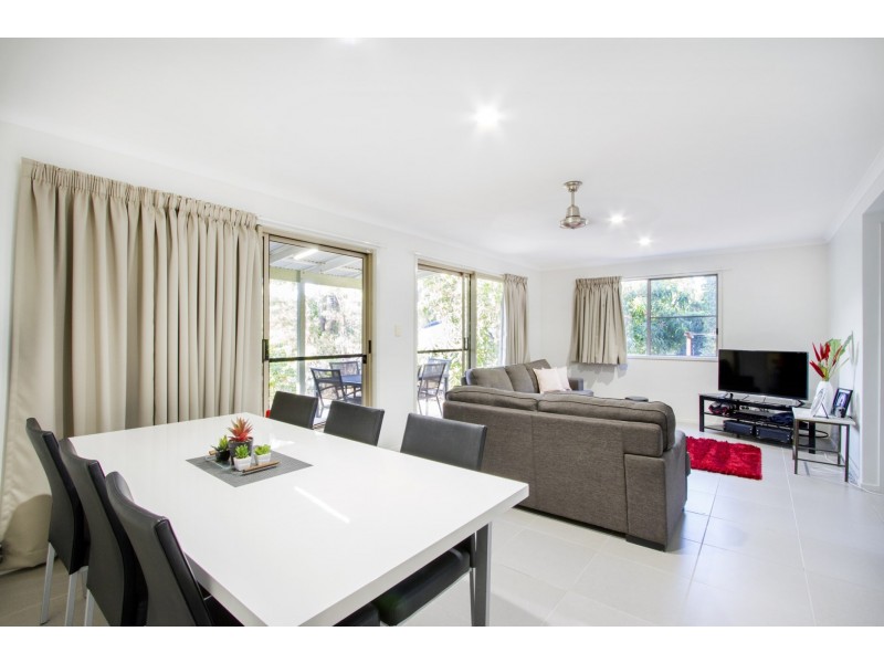 8 Duell Road, Cannonvale QLD 4802