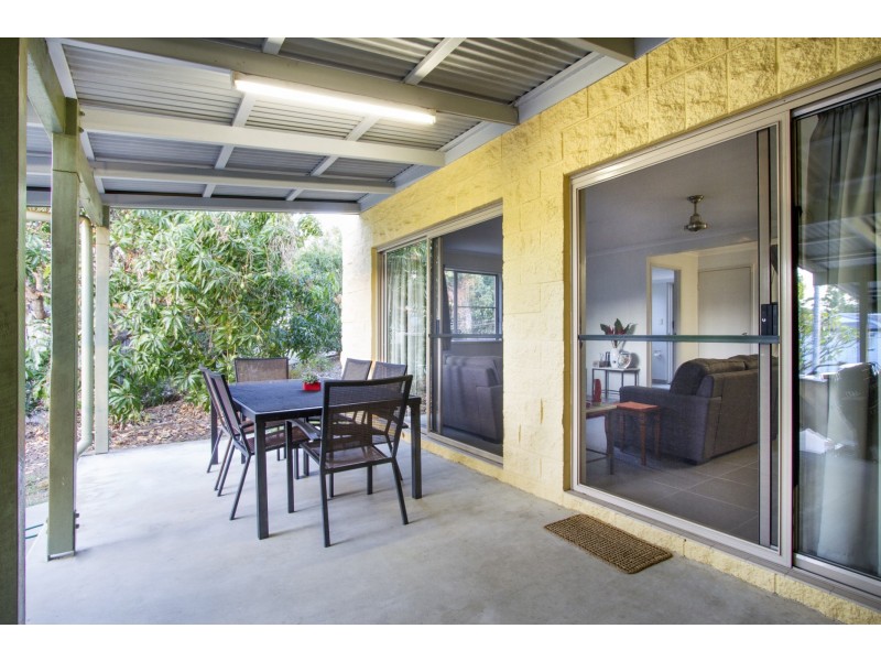 8 Duell Road, Cannonvale QLD 4802