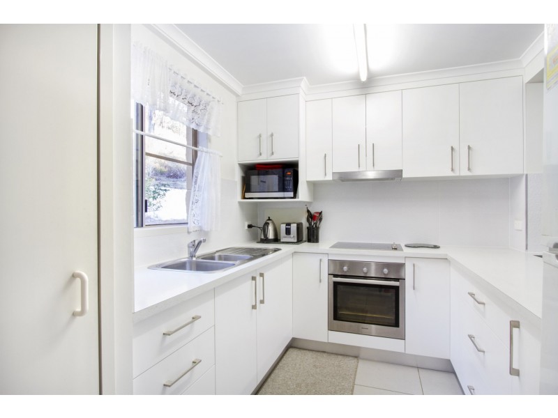 8 Duell Road, Cannonvale QLD 4802