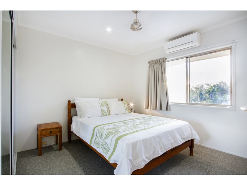 8 Duell Road, Cannonvale QLD 4802