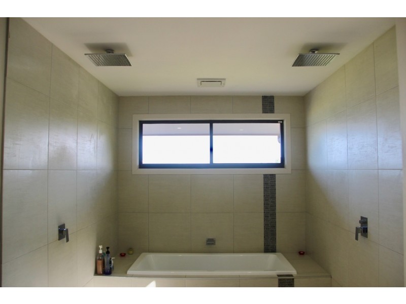 10 Rattray Avenue, Hideaway Bay QLD 4800