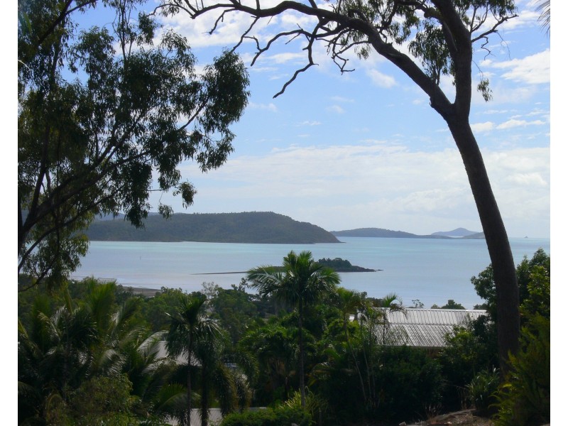 1 Macona Crescent, Cannonvale QLD 4802