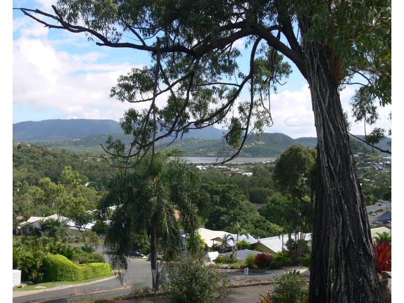 1 Macona Crescent, Cannonvale QLD 4802