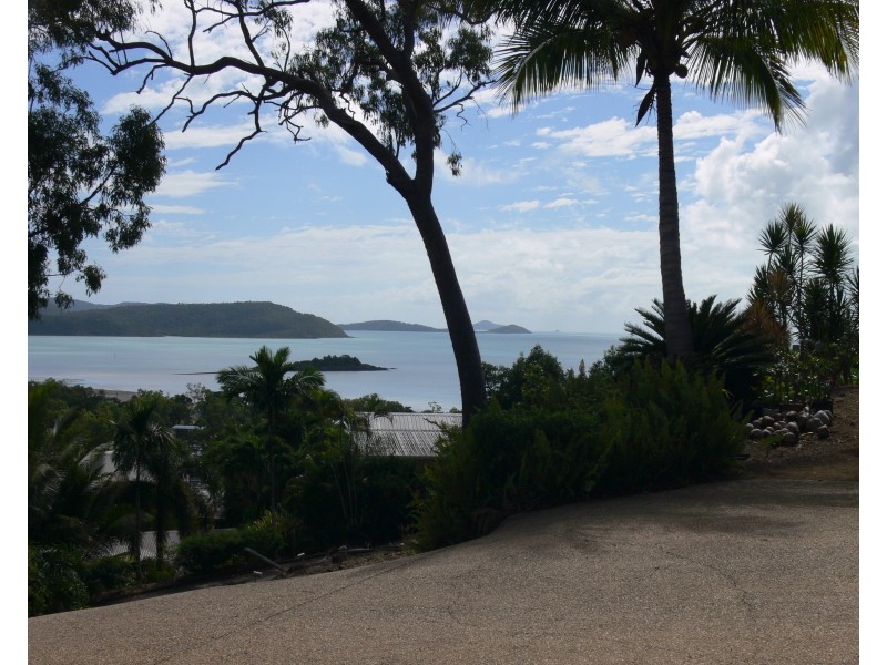 1 Macona Crescent, Cannonvale QLD 4802