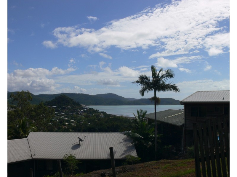 1 Macona Crescent, Cannonvale QLD 4802