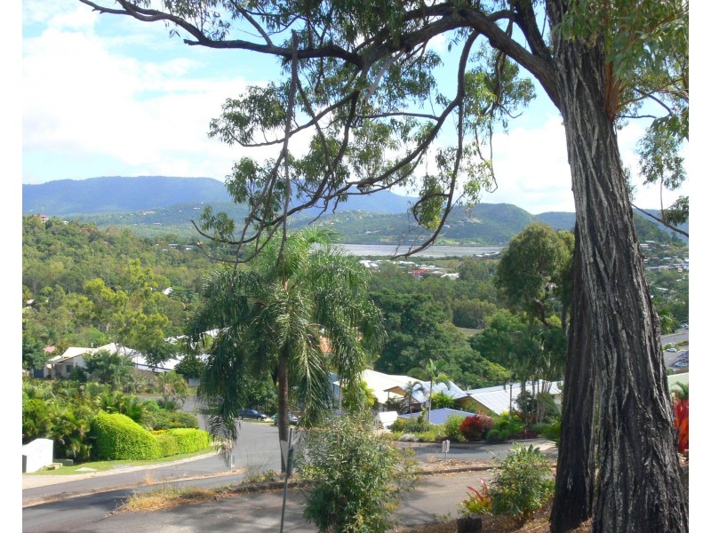 1 Macona Crescent, Cannonvale QLD 4802