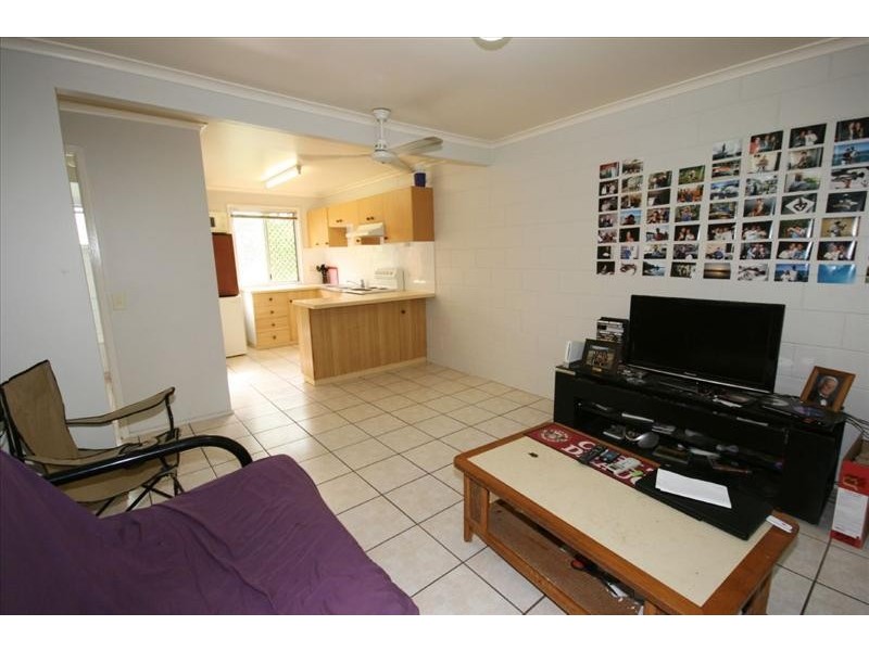 11/6 Saint Martins Lane, Cannonvale QLD 4802