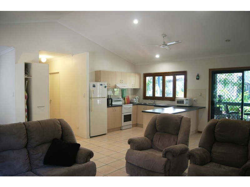 4/6 Border Drive, Cannonvale QLD 4802